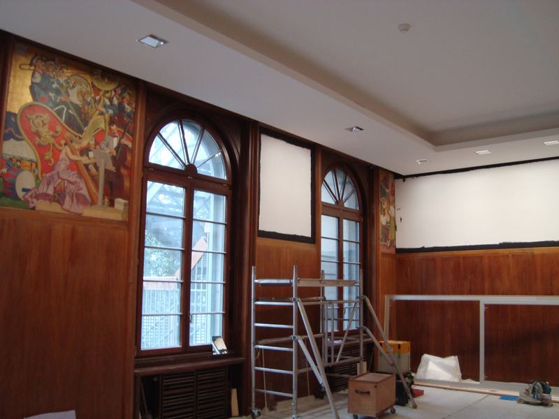 Salle historique, boiseries et fresque