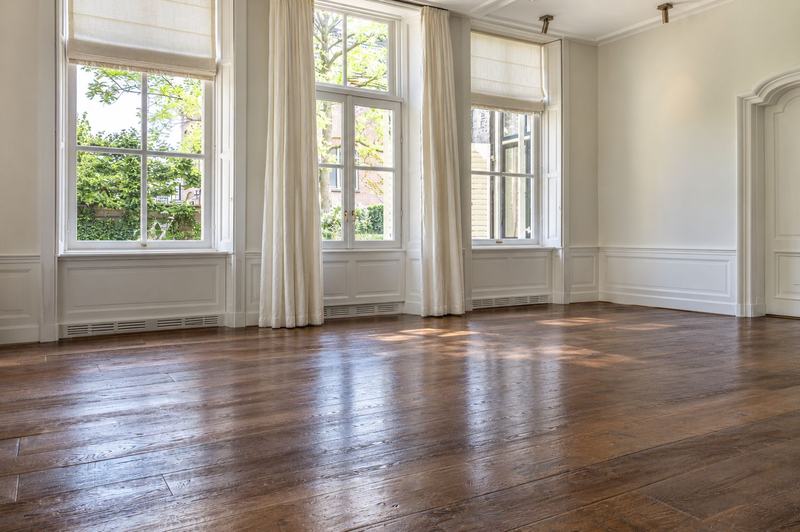 Salon classique, parquet rénové